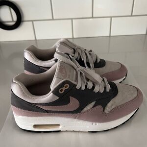 Nike AirMax Size 7 Grey, White and Purple